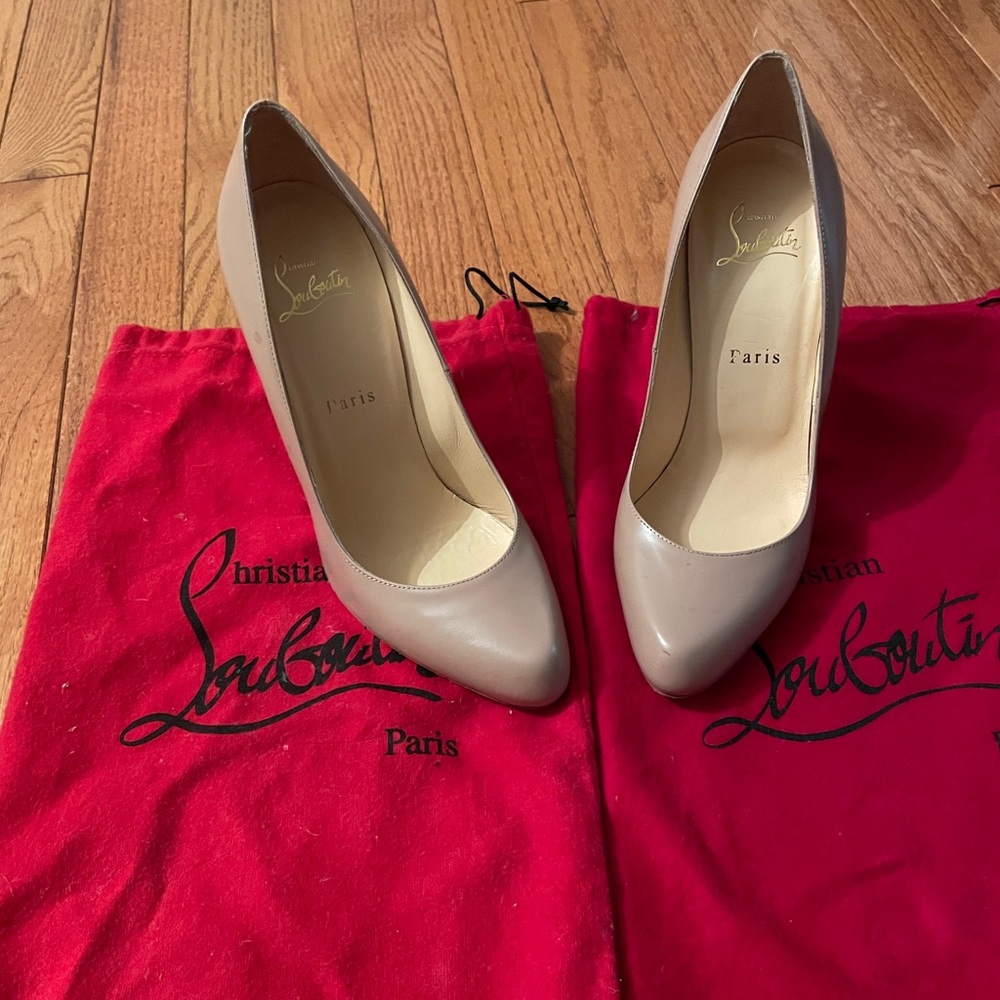 Size 38.5 Louboutins